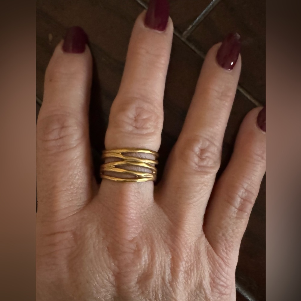 Gold tone ring size 8